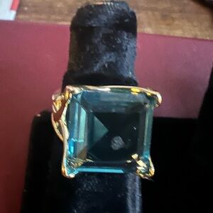 Elegant Gold and Blue Gemstone Ring